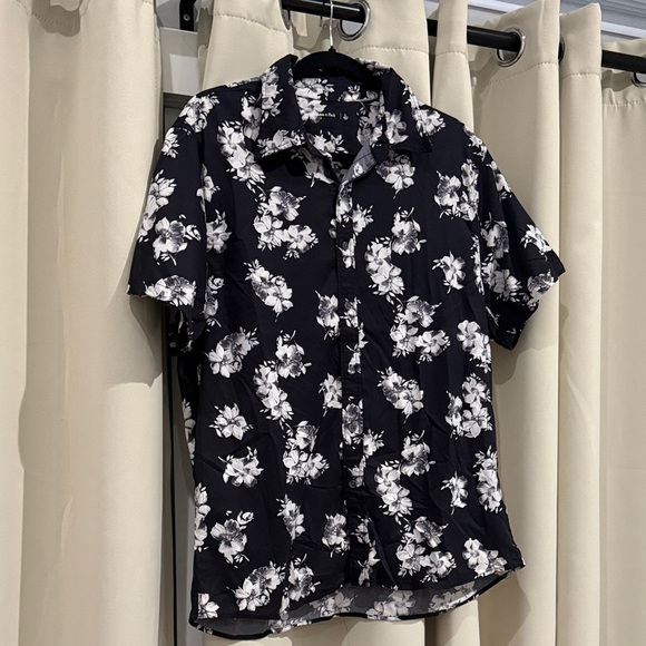 Abercrombie and Fitch Floral Black and White Men's Shirt Size L Preloved - Picture 3 of 6